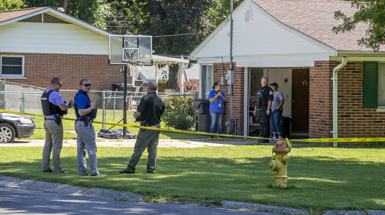 Belleville Illinois police respond to scene Belleville NewsDemocrat