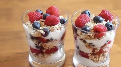 Easy Fruit Granola Yogurt Parfaits | SweetTreats