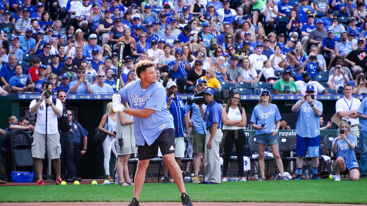 Patrick Mahomes shows off skills at Royals celebrity softball game