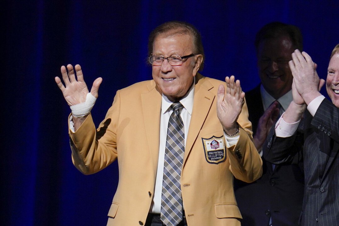 Tom Flores, Raiders coaching legend, inducted to Hall of Fame