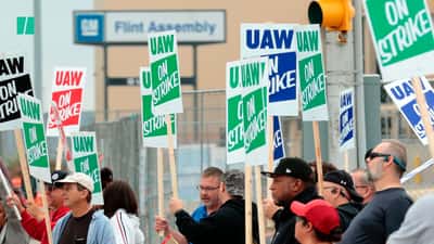 GM to include battery factory workers in UAW contract, strike expansion  pauses - Hindustan Times