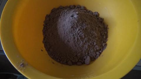 Husky & Malamute try biscuits and baking chocolate cake