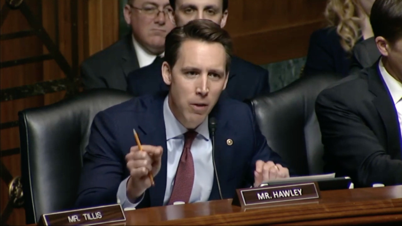 Hawley introduces bill to restrict Candy Crush, similar apps