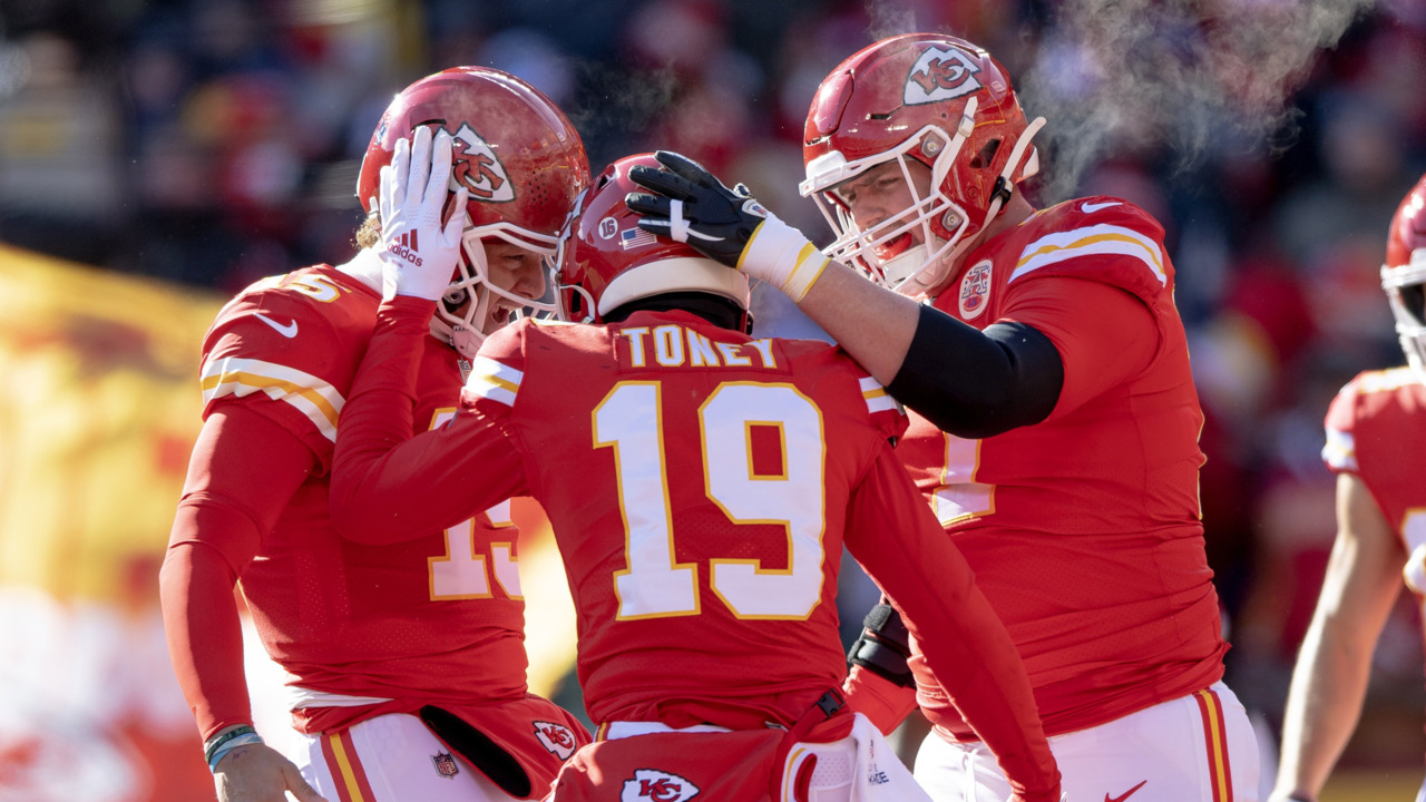 Chiefs Defeat Seahawks, 24-10, Behind Strong Defensive Effort on