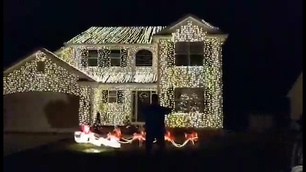 Ohio family lights up Wadsworth Griswold House for 2018 Christmas