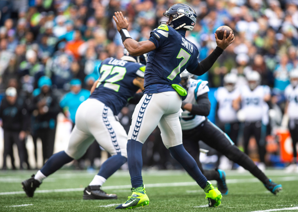 Kenneth Walker, Geno Smith have Seahawks sideline spat