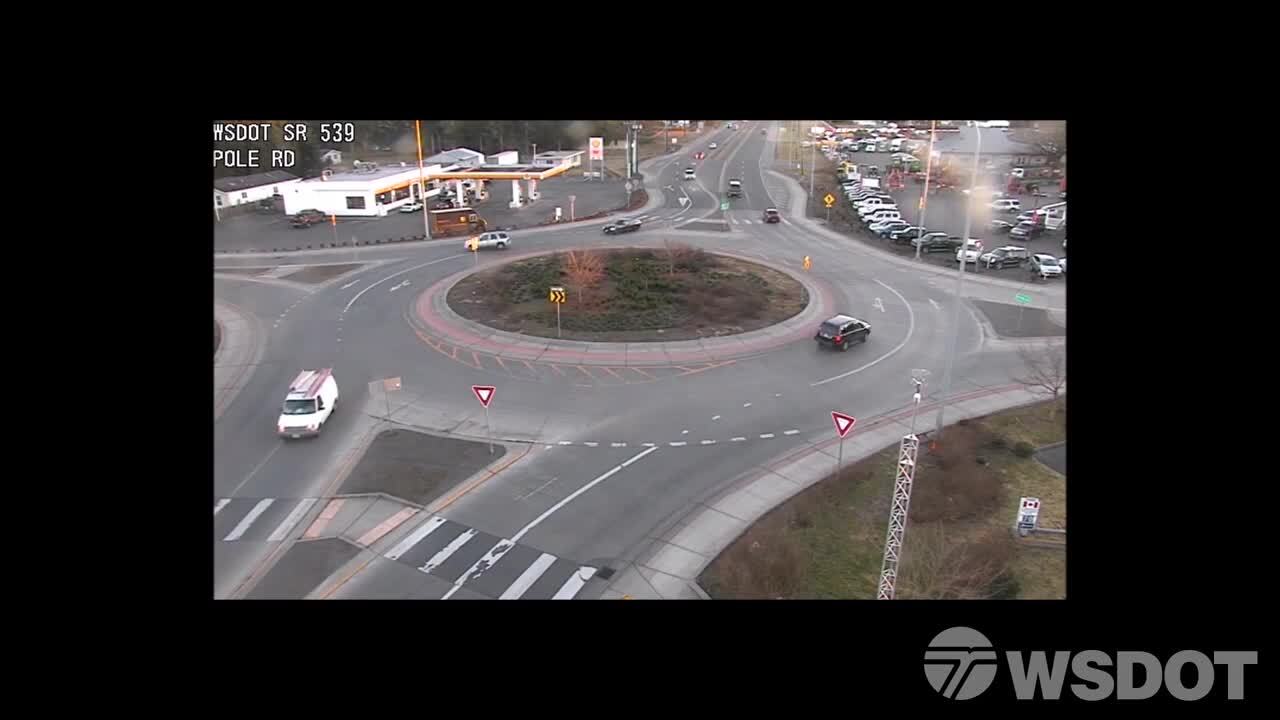 Should you signal to make a right or left turn when trying to enter a