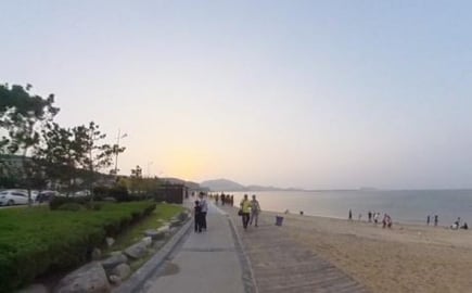 Take a walk by the seaside in Weihai, China (one shot exp...