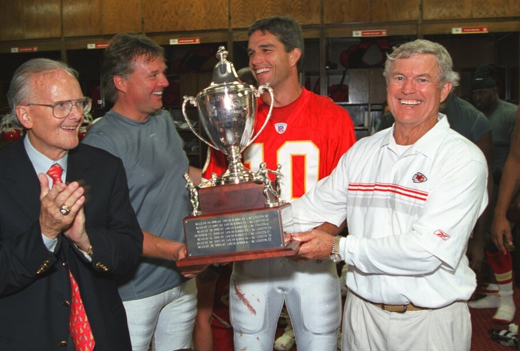 Watch: Former Eagles head coach Dick Vermeil receives his gold Hall of Fame  jacket