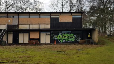 SCARY ABANDONED BUILDING. WOULD YOU ENTER?