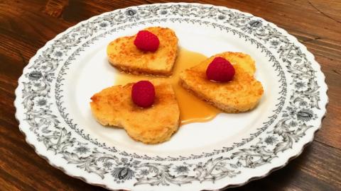 How to Make Heart Shaped French Toast / Easy Recipe for V...