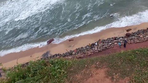 Risky Edge of Varkala Cliff | Kerala