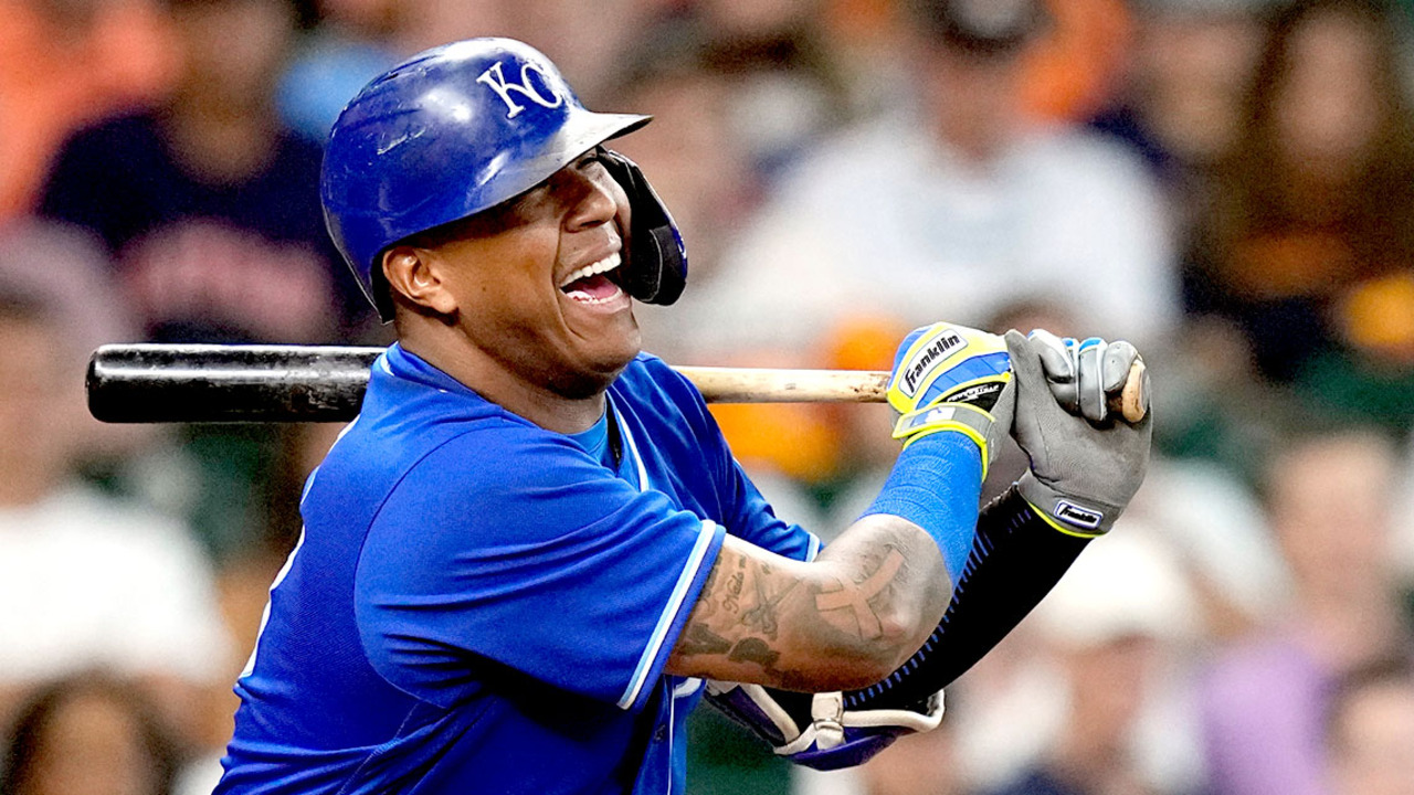 Salvador Perez keeps promise, hits home run for fan 