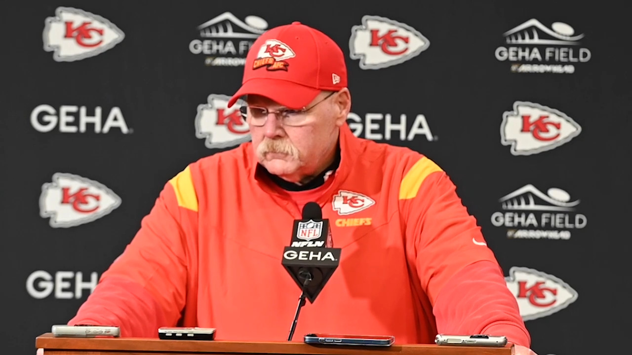 Chiefs Give Coach Andy Reid a Cheeseburger for Christmas - Sports