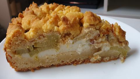Rhubarb Crumble Cake Recipe