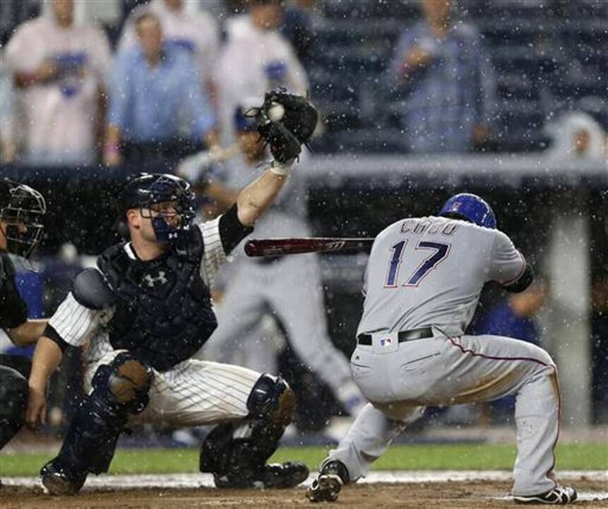 Beltre's bat helps Rangers beat Yankees after long rain delay