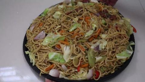 TasteHU236 _ How to Cook Pancit Canton Guisado
