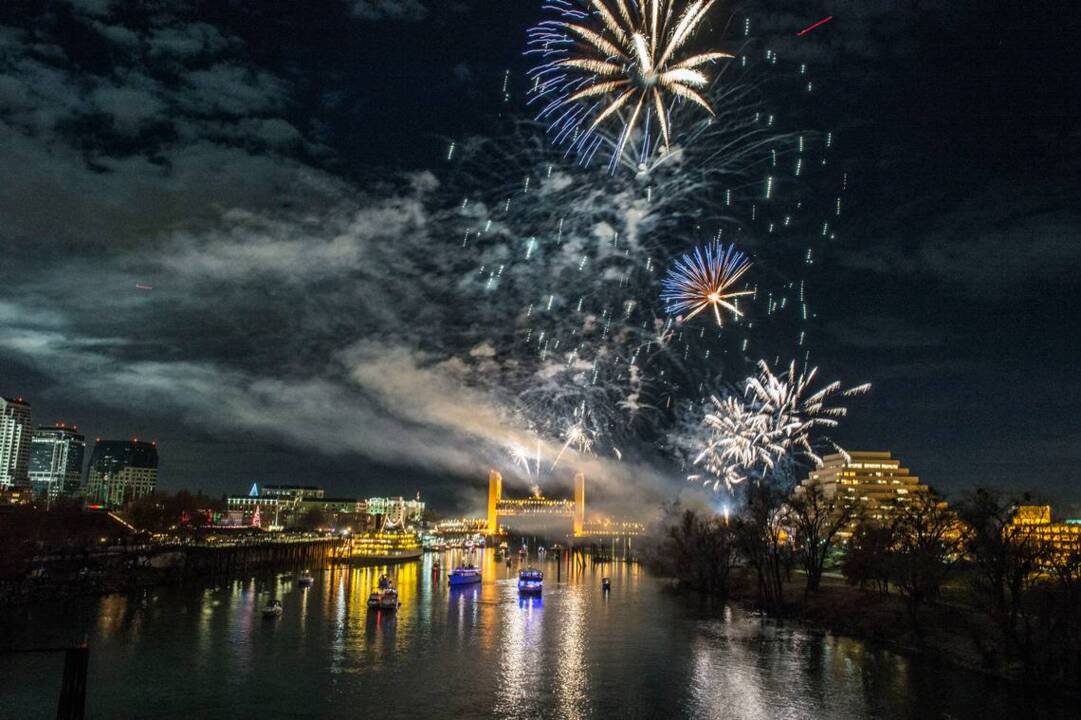 Watch New Year's Eve fireworks light up the sky over Sacramento