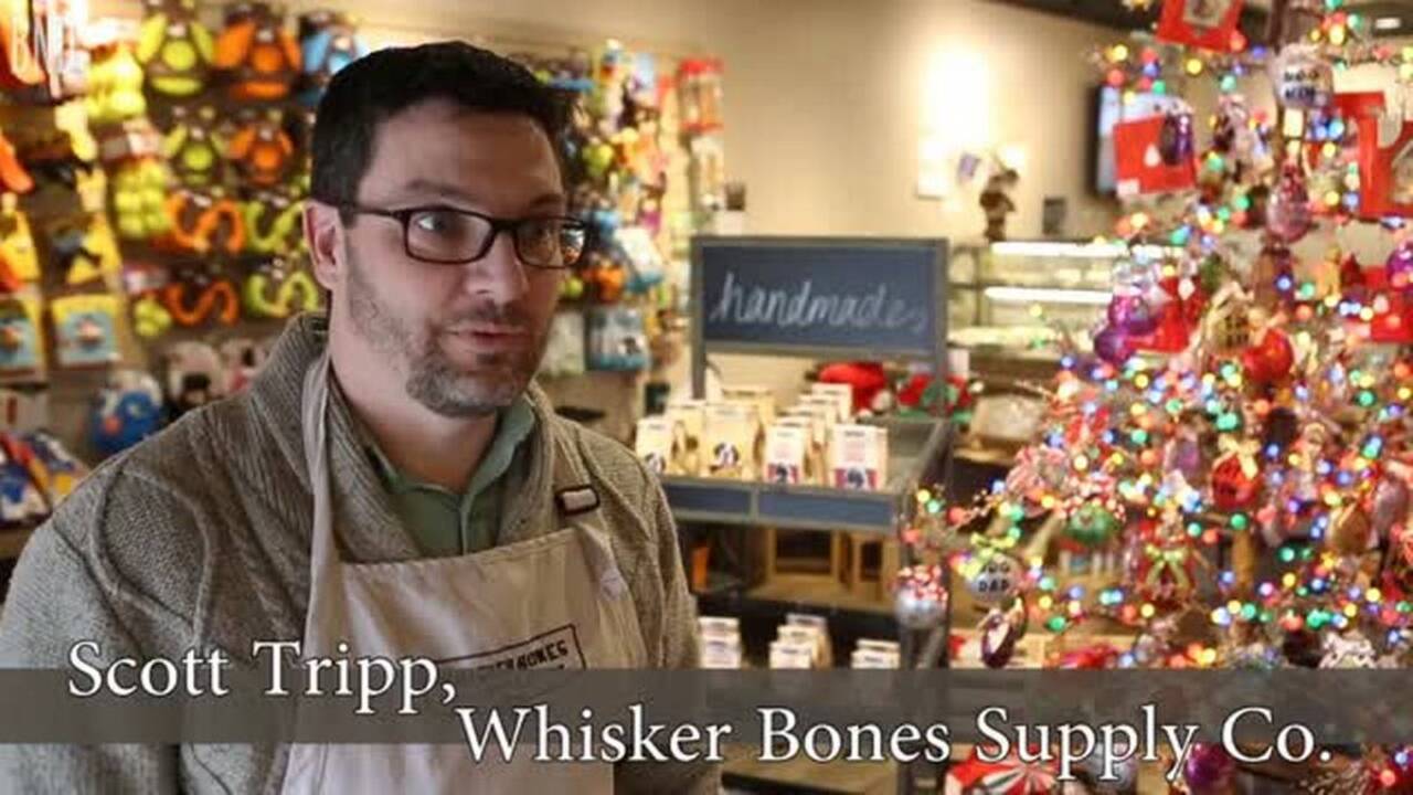 Edwardsville, IL pet store offers grooming, baked dog treats