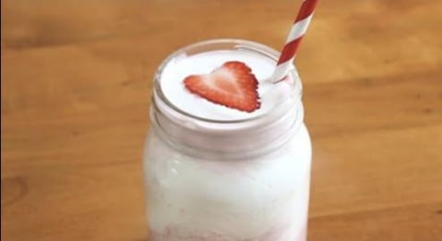 3 ingredient Strawberries & Cream Shake | SweetTreats