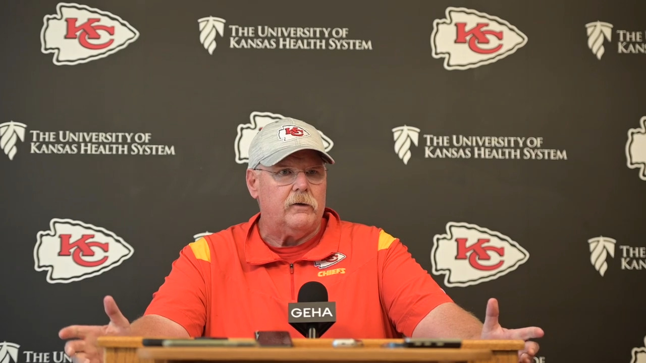 Former Chiefs OL Andrew Wylie gets honorary spot in depth chart