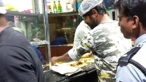 Famous Hot Kati Roll | Park Street, Kolkata
