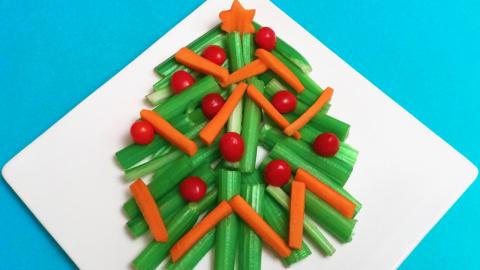 How to Make a Christmas Tree with Raw Vegetables / Fun Fo...