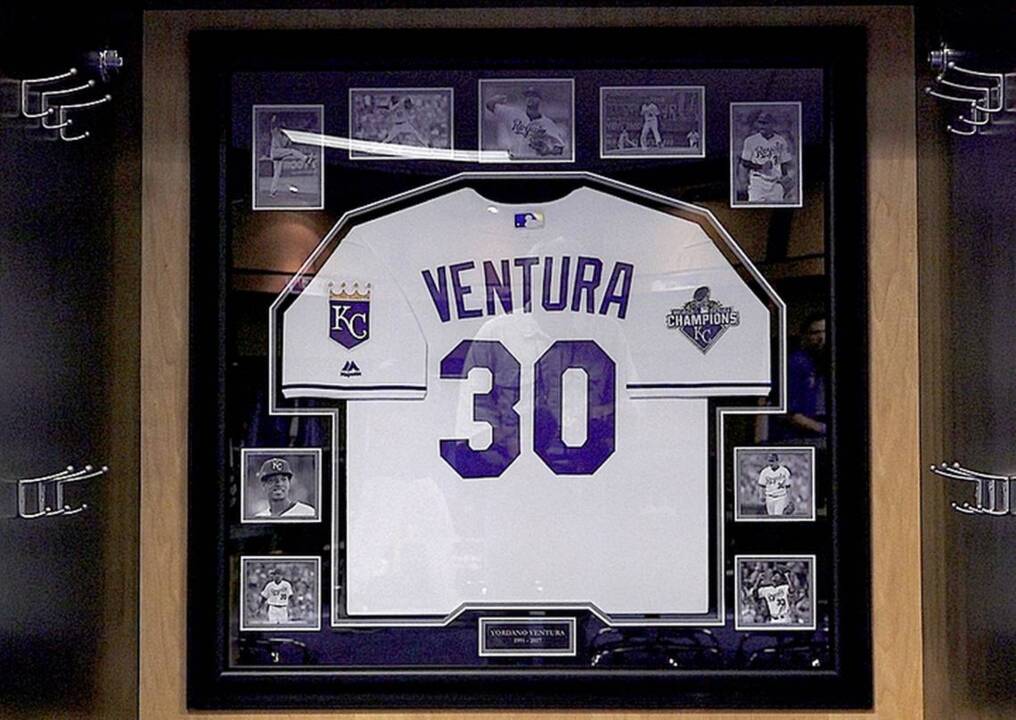Royals' Ventura pays tribute to friend with gem