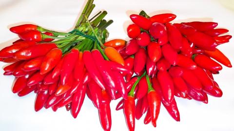How Tm Make Hot Chili Pepper Oil At Home. For Dressing & ...
