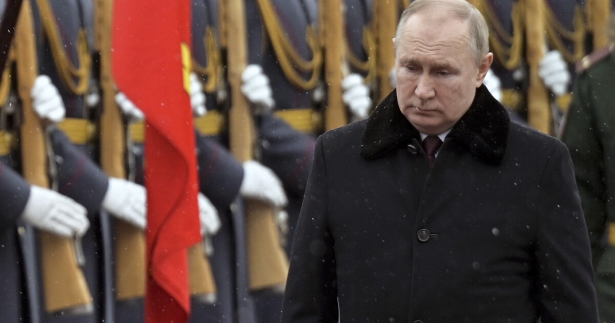 El presidente ruso Vladimir Putin en una ceremonia patria en Moscú el 23 de febrero del 2022. (Alexei Nikolsky, Kremlin Pool Photo via AP)