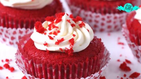 RED VELVET CUPCAKES WITH CREAM CHEESE FROSTING | FOXY FOL...