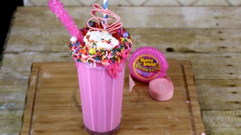 How to Make Bubble Gum Milkshake _ Bubblegum Freakshake