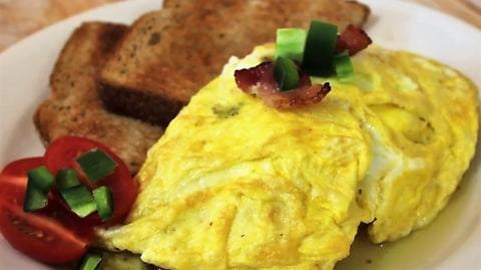 How to Make a Bacon Jalapeno and Cheese Omelet  | It's On...