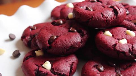 Red Velvet Cookies | SweetTreats