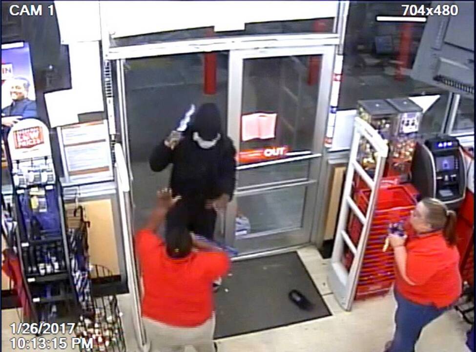 Machetewielding robber steals about 800 from Yemassee Family Dollar