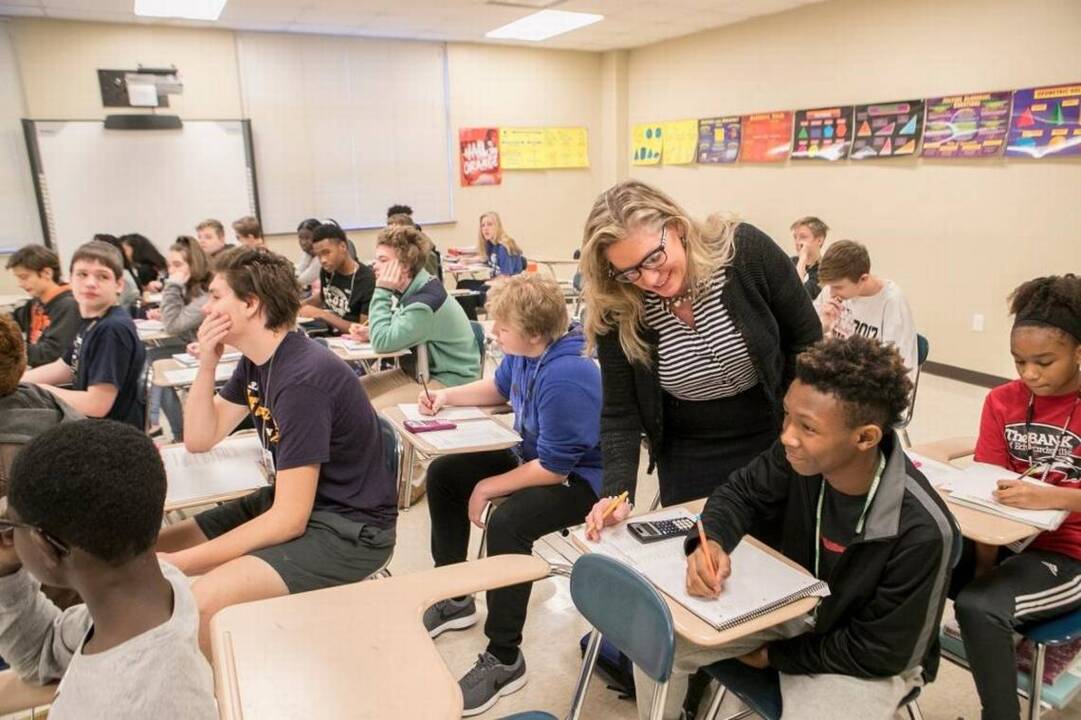 How to be a substitute teacher in Southern Illinois schools