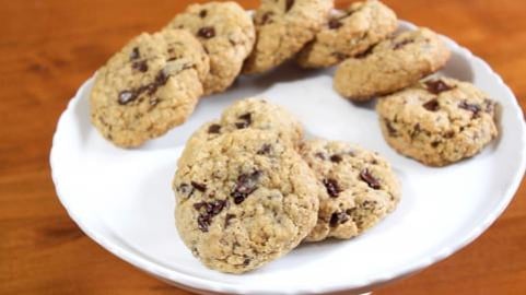 Chocolate Chunk Oatmeal Cookies | SweetTreats