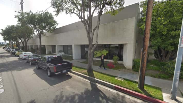 Fire burns North Hills commercial building