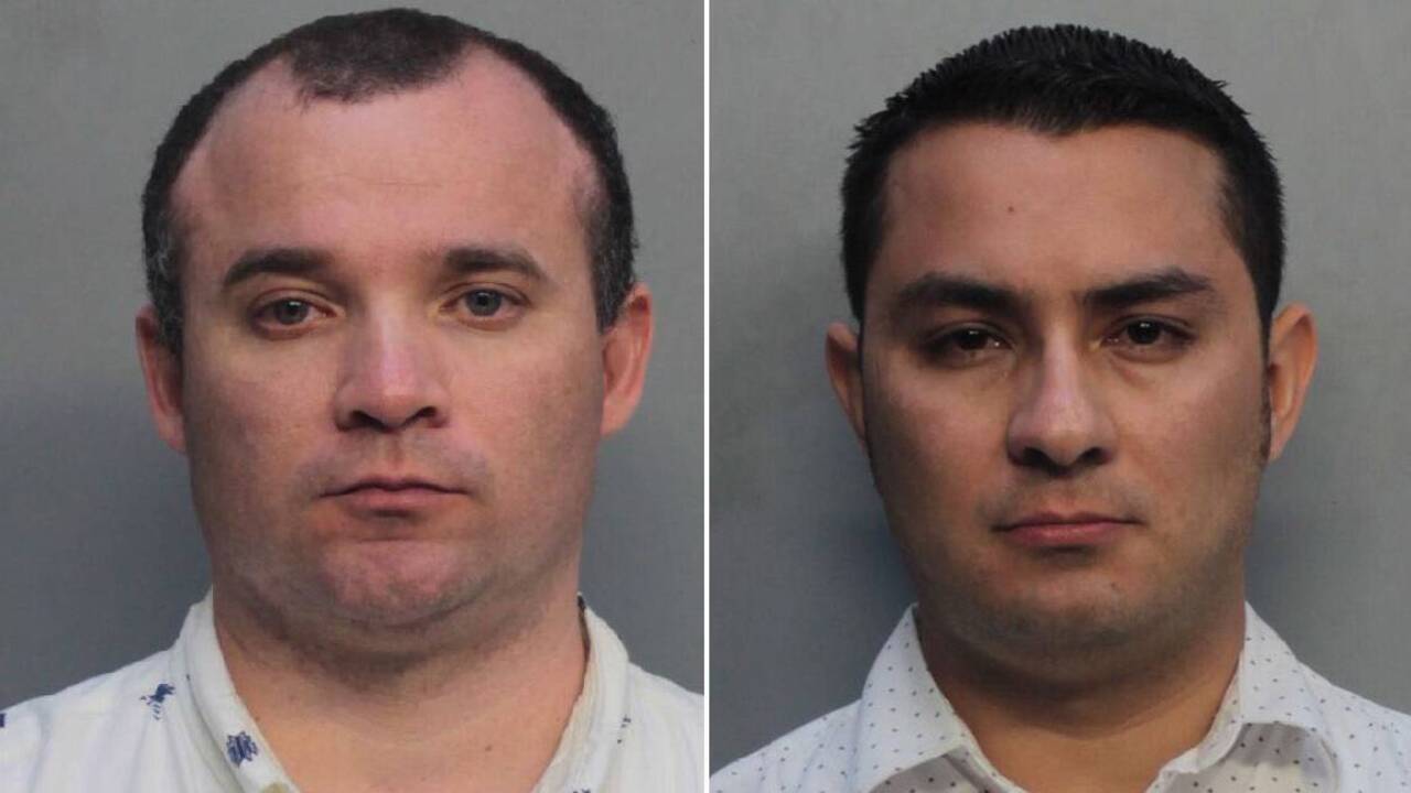 Arrestan a dos sacerdotes que presuntamente tenían sexo oral en un auto en  Miami Beach | El Nuevo Herald