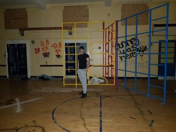 INSANE ABANDONED SCHOOL GYM...