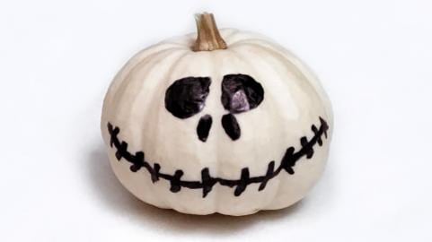 How to Make a Jack Skellington Pumpkin / Quick and Easy H...