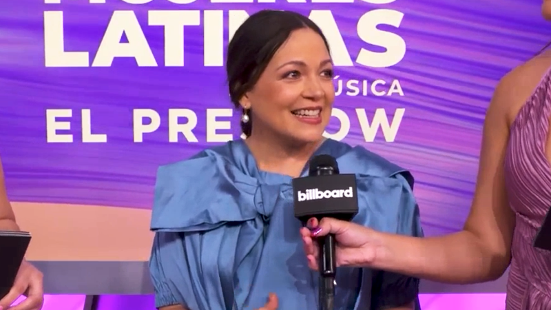 billboard.com - Emily Fuentes - Natalia Lafourcade On Being Inspired By Julieta Venegas & Talks Being On Tour | Billboard Latin Women in Music 2026