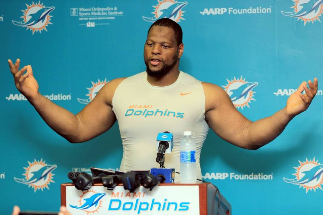 Dolphins restructure Suh, Misi; cut Jennings 