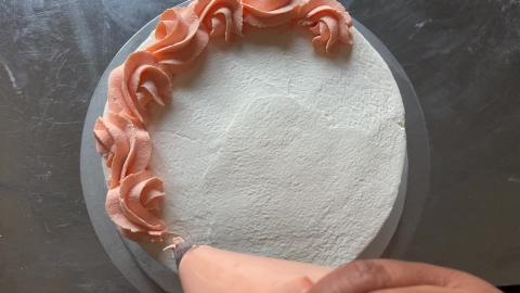 6 Cake Decorating Skills to Master in Your 1st Year