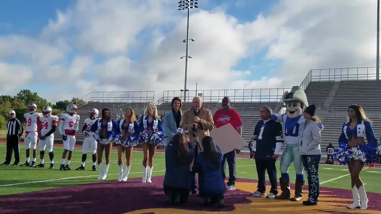 Elvis Andrus donates gear to Dallas high school teams