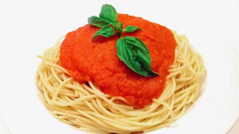 How to Easily Make Tomato Sauce for Pasta