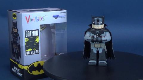 Diamond Select Batman White Knight Vinimates Review