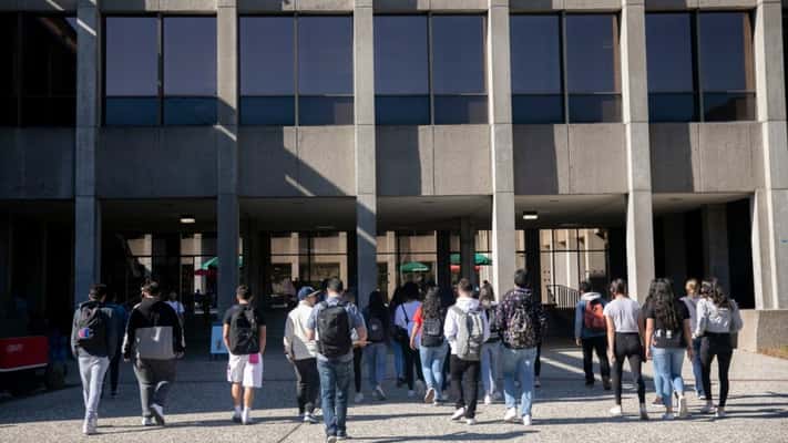 Cal State deadline could lead to unvaccinated students on campus and missed classes
