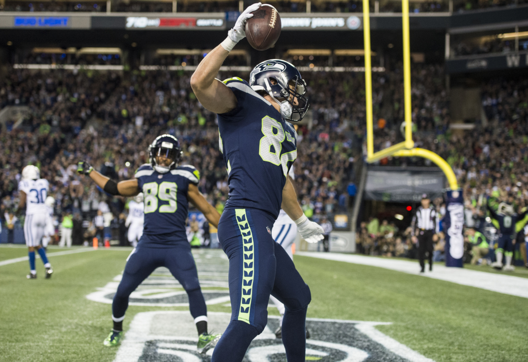 Seahawks continue TE signing spree, retaining Luke Willson for 2020 - Field  Gulls