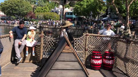 Log Raft to Pirate's Lair on Tom Sawyer Island - Disneyla...